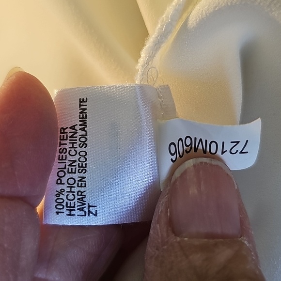 Alex Marie Elegant Cream V-Neck Blouse With Long Sleeves. Large - Picture 7 of 7